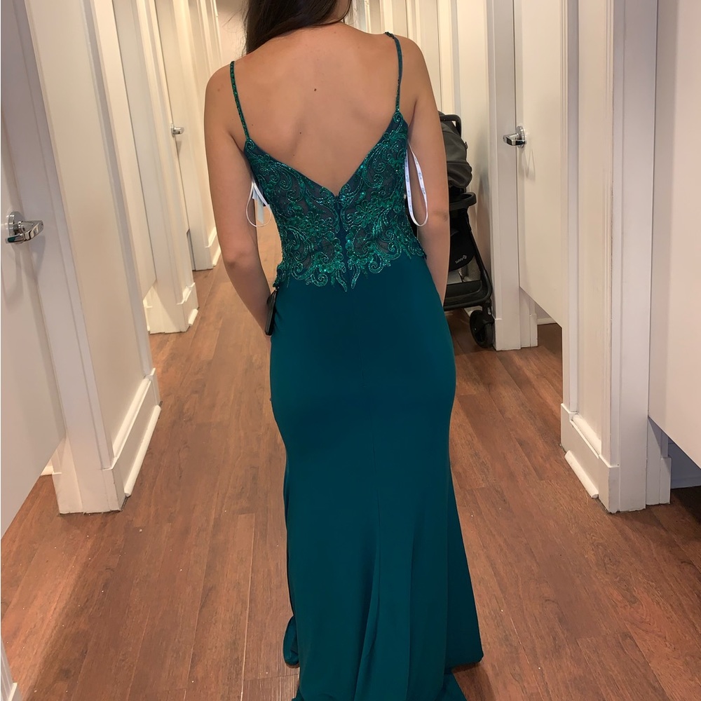 Camille La Vie Emerald green prom dress - Picture 4 of 11